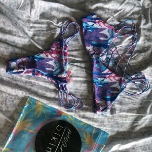 Moana Bikini XS Shell Phone BNWT 🐚